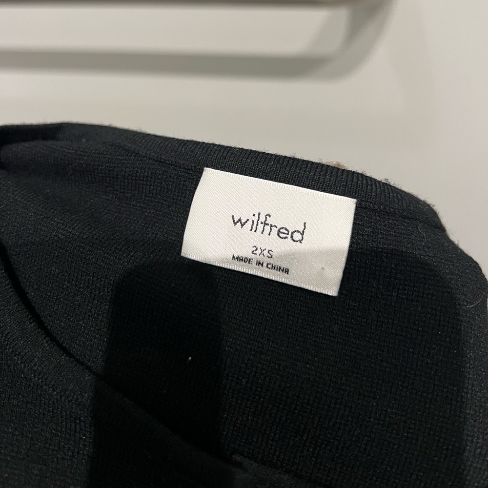 Aritzia (Wilfred) Black Golightly Button-Up Cardigan - Picture 4 of 5